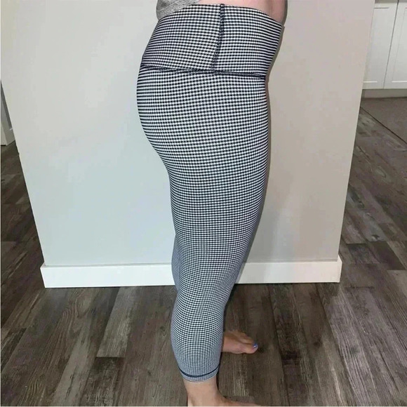 Lululemon  Crops - Picture 2 of 7